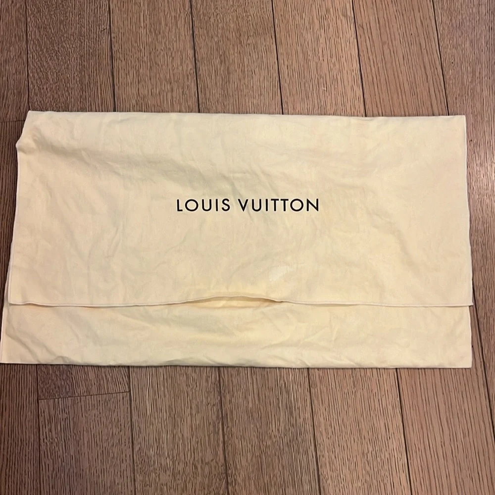 Louis Vuitton Beverly Shoulder Bag - Picture 17 of 17